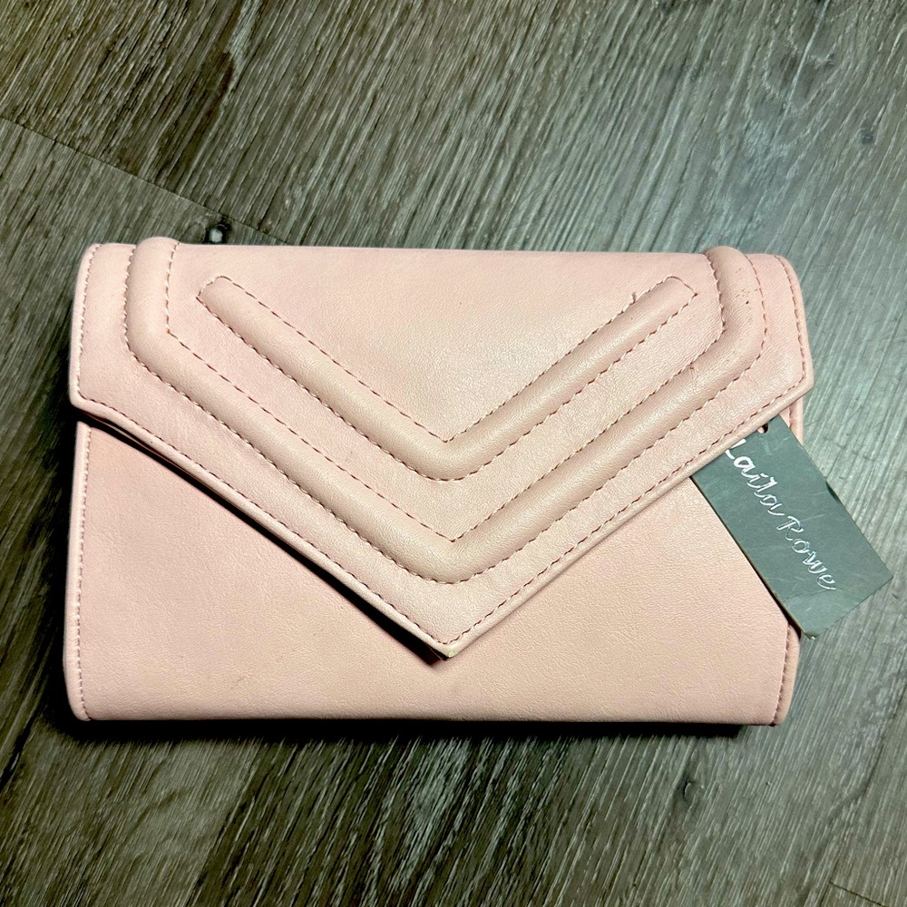Laila Rowe Rose Color Clutch